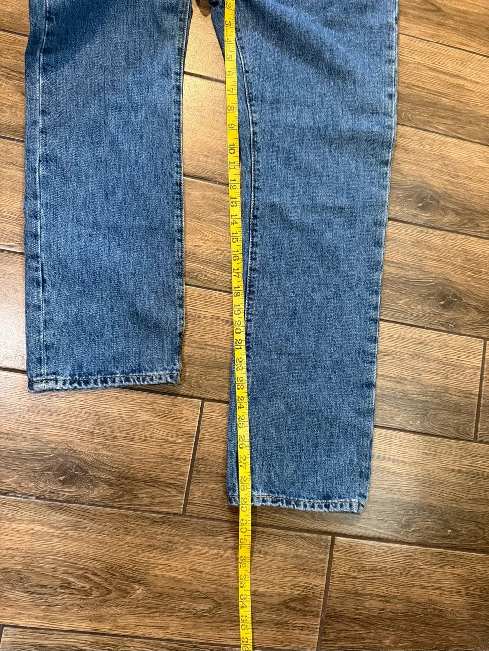 Vintage Levis 501 Jeans Medium Wash Denim Y2K.